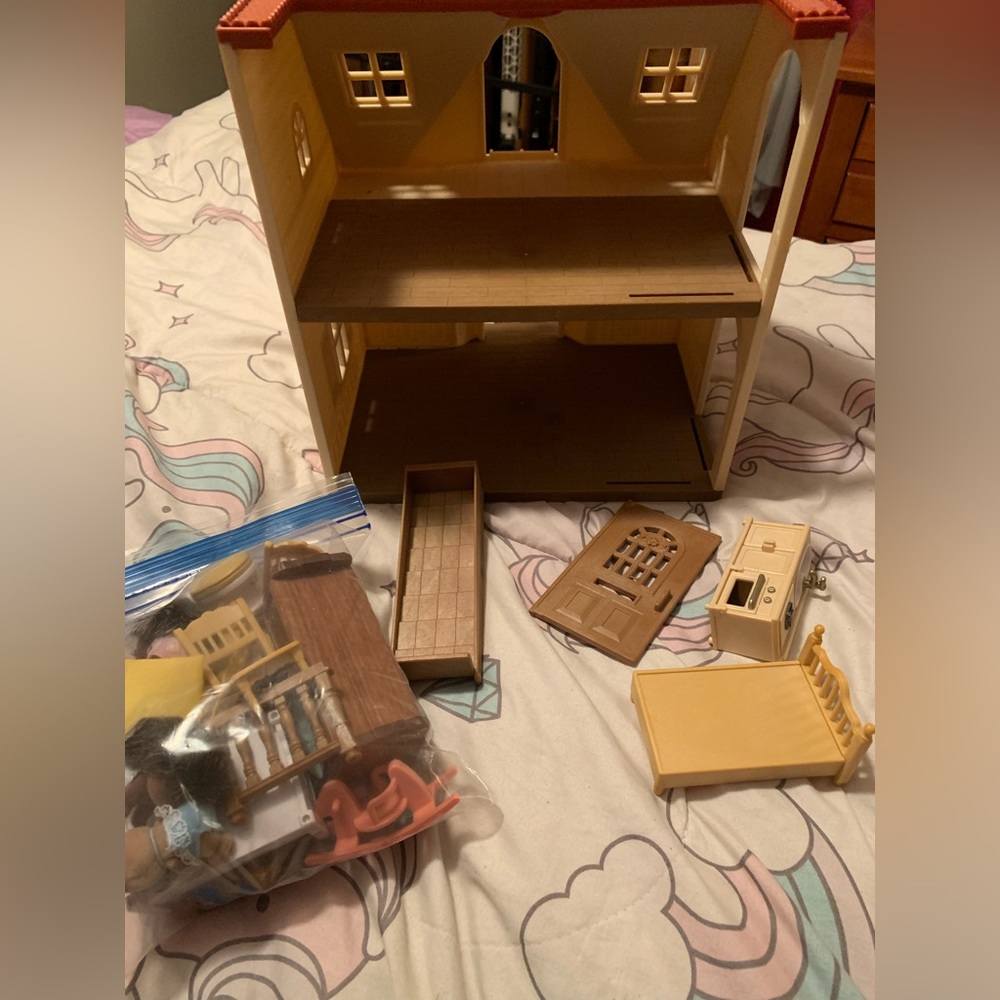 Calico Critter House and Accessories